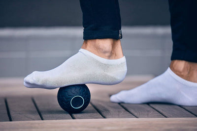 Masajeador Therabody Wave Solo bluetooth Bola de terapia portátil con frecuencias de vibración